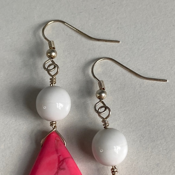 Chunky Gemstone glass dangle earrings fuchsia pink white - Picture 4 of 4